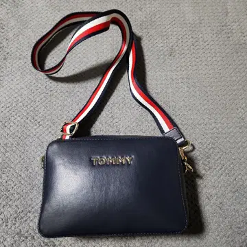TOMMY 네이비 숄더백