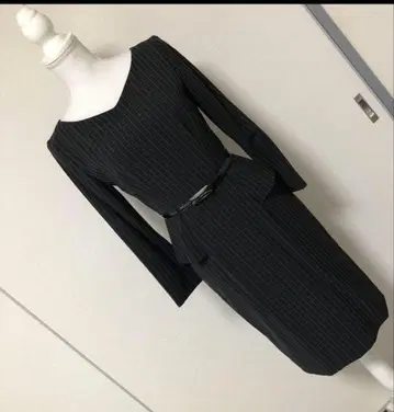 블랙 스트라이프 긴팔 무릎 기장 원피스