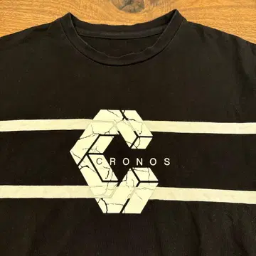 CRONOS 블랙 T셔츠 스트라이프 디자인