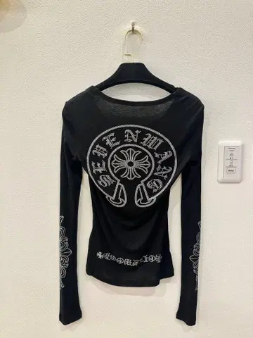 크롬 블랙 긴팔 T셔츠 프린트 디자인