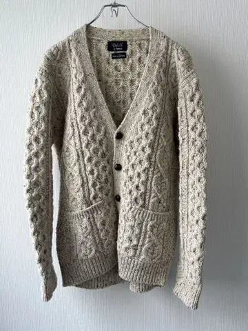 HOWLIN' 케이블 니트 가디건 베이지
