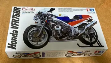 타미야 HONDA VFR750R