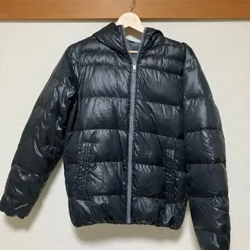 유니클로 후드 부착 블랙 다운 자켓