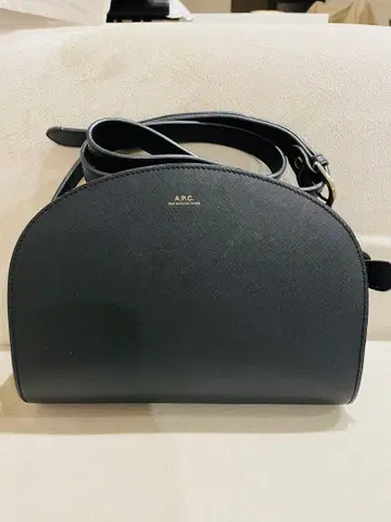 APC 숄더백 후냐후냐입니다