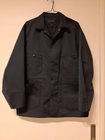 블랙 커버올 자켓과 팬츠 셋업