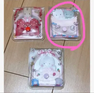 산리오 레트로 굿즈 니냐니뉴녜뉴 거울 & 빗 & 케이스 포함