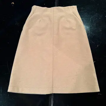 (새상품급) LOUNIE 베이지 타이트 스커트 포켓 부착