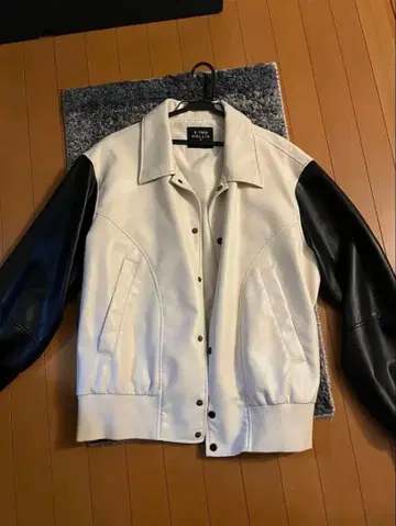 가죽 자켓 화이트 블랙 컬러