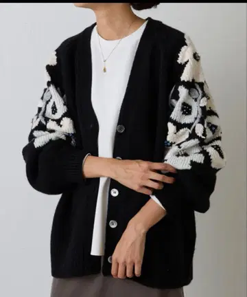 [ 정품 ] 비어즐리 소매 자카드 가디건 정가 39600