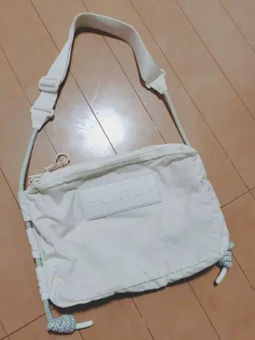 HUNTER 화이트 숄더백