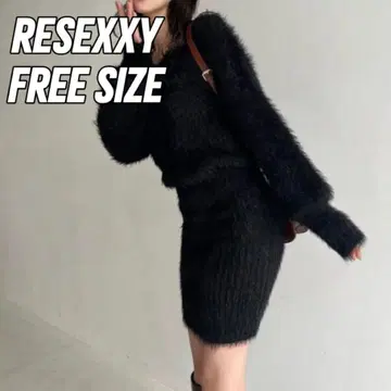 컨디션 최상 RESEXXY 샤기 니트 미니 원피스 타이트 V넥 블랙