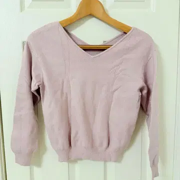 [새상품급] 아푸와이저 리셰 V넥 니트