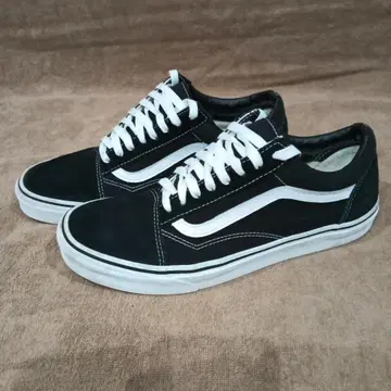 블랙/화이트 스웨이드 스니커즈