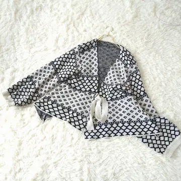 기하학 패턴 니트 가디건 L 사이즈 블랙 화이트 겉옷 아우터
