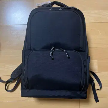 블랙 백팩 수납 포켓 포함