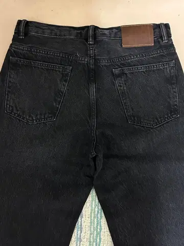 ZARA 블랙 스트레이트 데님