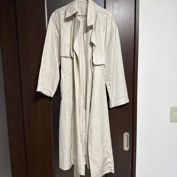 베이지 롱 기장 트렌치코트