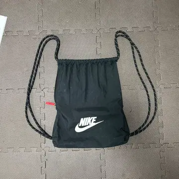 NIKE 블랙 냅색