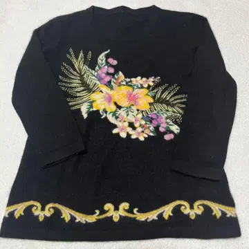 꽃무늬 자수 캐시미어 100% 긴팔 니트 블랙