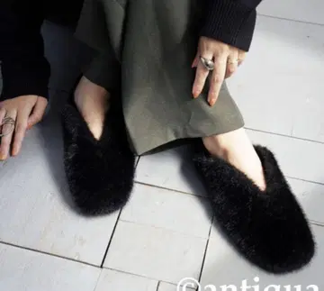 antiqua 새상품 퍼 소재 블랙 플랫슈즈