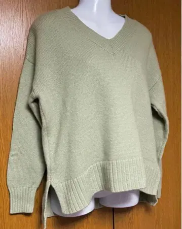 Discoat 새상품 라이트 그린 V넥 스웨터