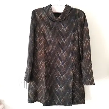 [ 미사용 ] 레리안 +13 L 브라운 계열 기하학 패턴 하이넥 튜닉