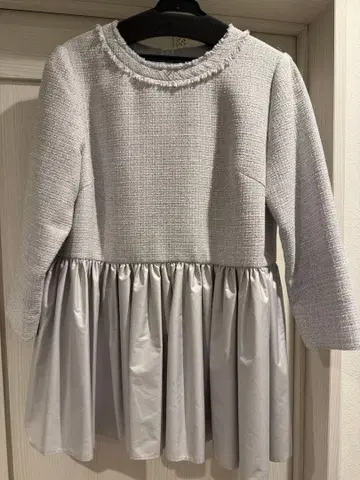 스트로베리 필드 라메 믹스 긴팔 트위드 블라우스 프릴 그레이 색상