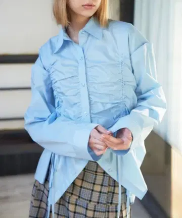 SLY 오픈 숄더 드로스트 셔츠 리본