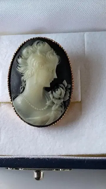 카메오 CAMEO 브로치 빈티지 새상품급입니다 (케이스 포함).