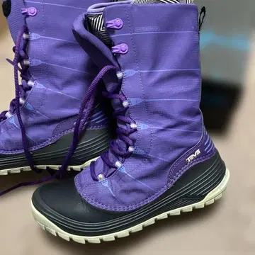 Teva 보라색 레이스업 부츠