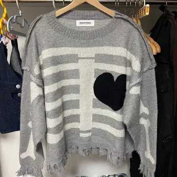 discovered 스켈레톤 본 니트 스웨터