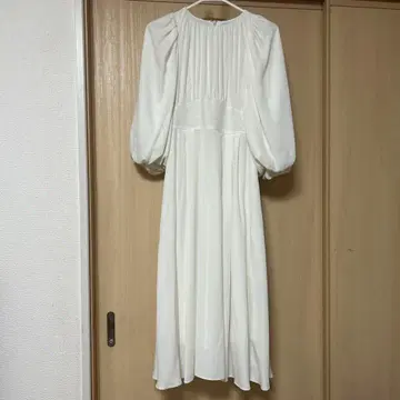 화이트 롱 원피스 벌룬 슬리브