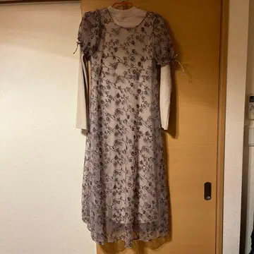 꽃무늬 자수 퍼프 슬리브 원피스 GRL