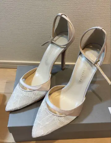 THE TREAT DRESSING 베이지 레이스 장식 하이힐 펌프스