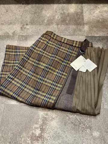 새상품 라리아무 사이드 플리츠 스커트