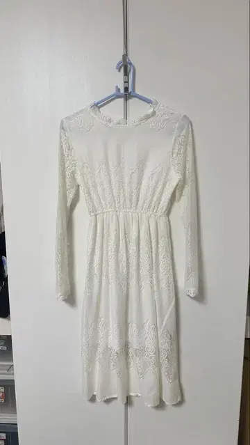 화이트 레이스 긴팔 드레스