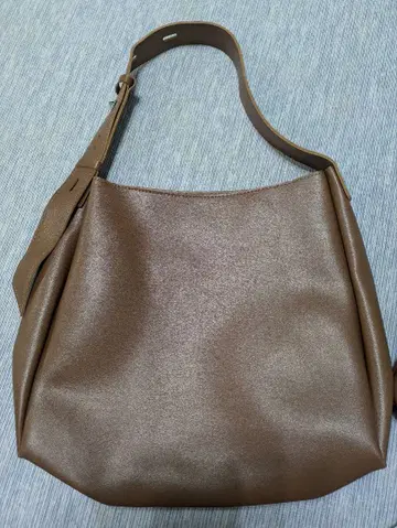 브라운 숄더백 잡화 파우치 포함