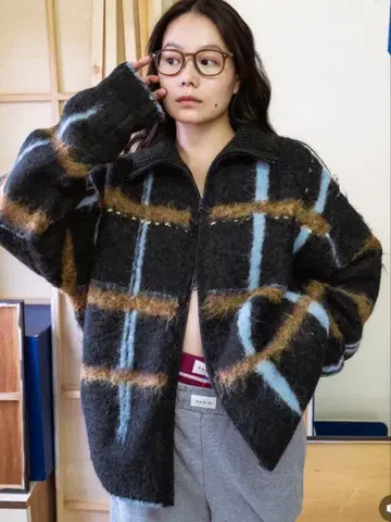 투명한 공기의 체크 지퍼 니트 PAMM 파무