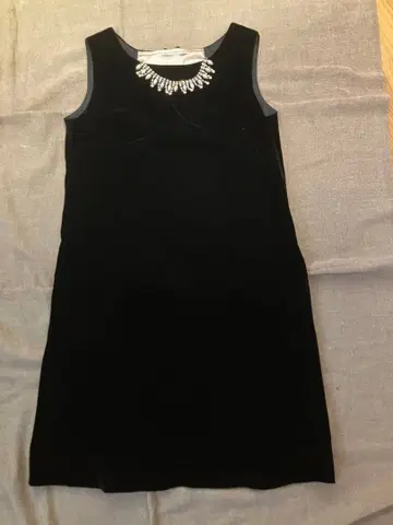 블랙 벨로아 드레스 비쥬 넥