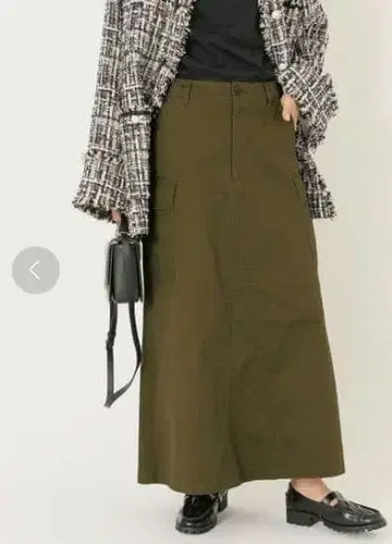 IENA 코튼 새틴 카고 스커트 올리브