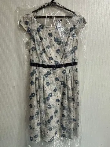 TOCCA 꽃무늬 자수 슬리브리스 원피스 4호