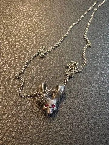 저스틴 데이비스 단종 스컬 토끼 목걸이