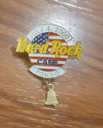 하드 록 카페 Rock Cafe 국기 핀 배치 pin2