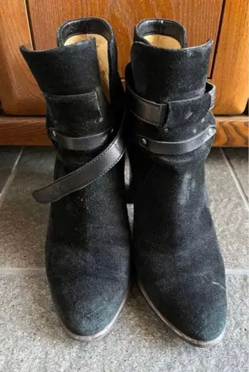 블랙 숏부츠 다이애나 로마슈