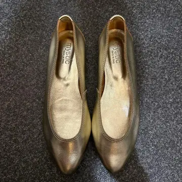 미스틱 골드 펌프스