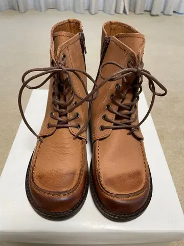 아로마 드 뮤게 arome de muguet 레이스업 부츠 ML 사이즈