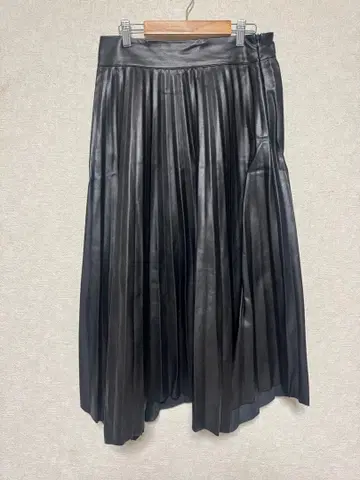 ZARA 인조 가죽 롱 플리츠 스커트 M 사이즈