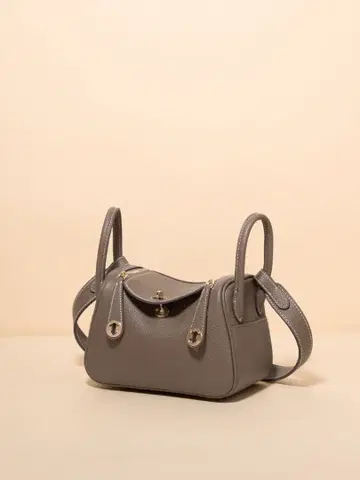 그레이 가죽 숄더백
