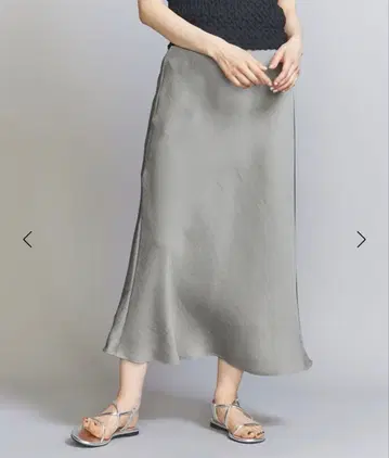 새상품급 머메이드 플레어 스커트 라이트 그레이