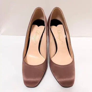 오데트 에 오딜 핑크 베이지 새틴 원단 힐 펌프스 새상품급